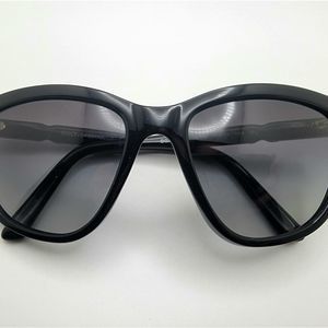 LIKE NEW Dolce & Gabbana black sunglasses